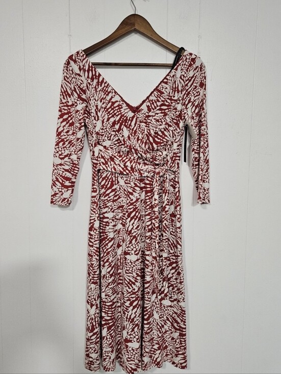 David Meister Dresses & Skirts - NWT David Meister  Printed V-Neck Wrap Dress